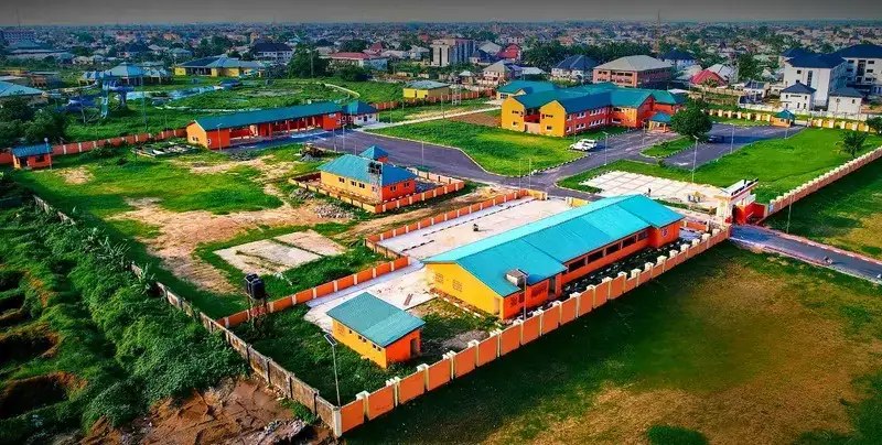 Tree Crop Revolution Headquarters / AKADEP Complex
