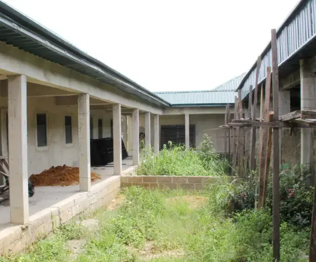 Covered walkway between classroom blocks at the Model Primary School, Okoroete.