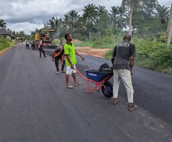 Workers on the asphalt surface, Nto Obio Akpan - Ikot Obong - Uruakpan road