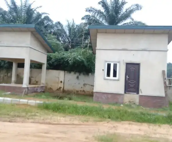 Side view of the Midim Atan health centre building