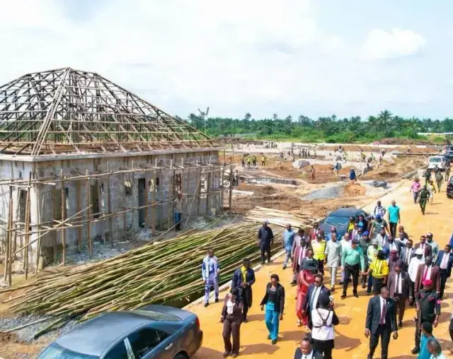 Ibom Medical City site, roofing under way