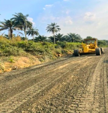A grader levelling the road base
