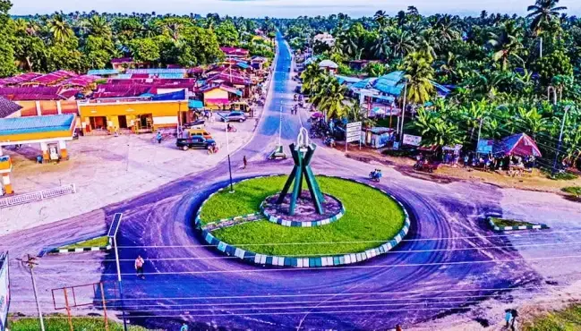 A roundabout and roadside shops on the Odot to Ikot Uboh road