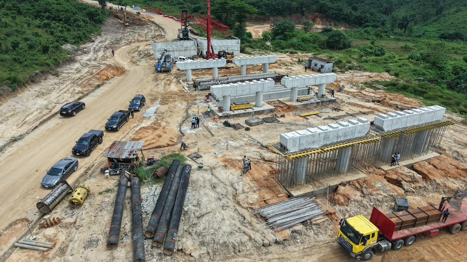 Bridge beams and equipment on site, seen from above