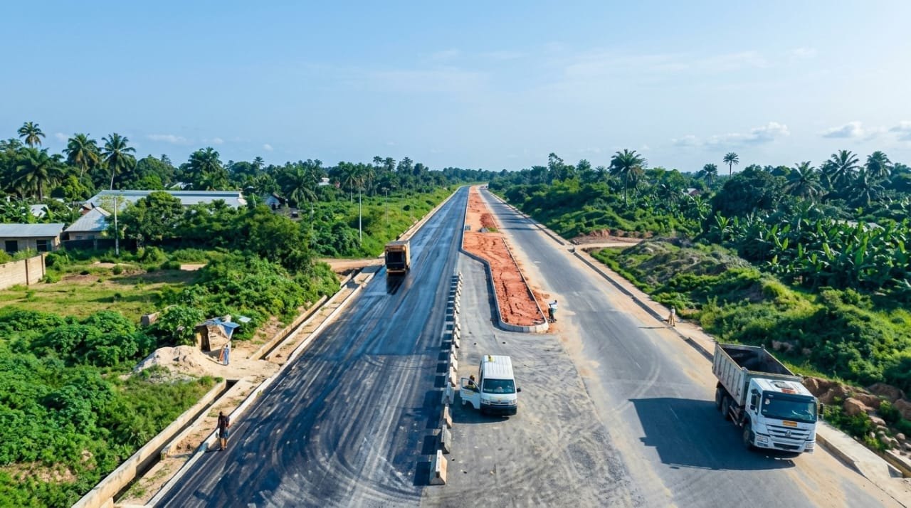 The dual carriageway being surfaced, seen from above