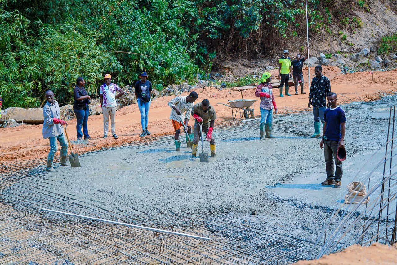 Workers casting a reinforced concrete slab on the site