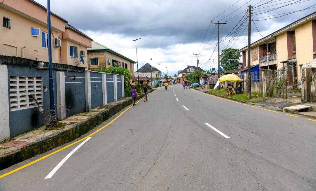Straight stretch of the rebuilt internal road