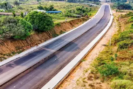 Road with cut embankment, Uyo