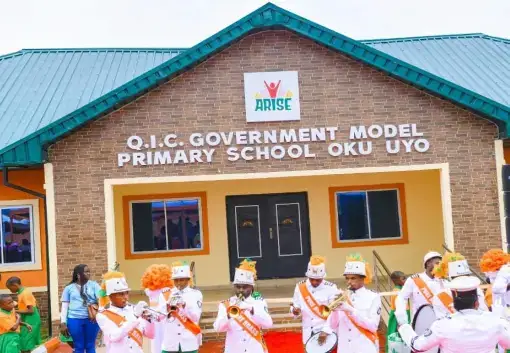 QIC Government Model Primary School, Oku